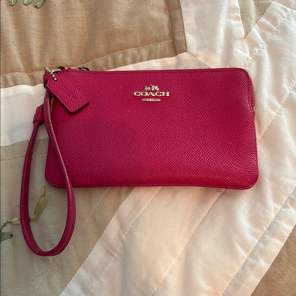 Coach Pink Wristlet Clutch ZIPPER LITTLE HARD TO ZIP AND A SPOT INSIDE SEE PHOTO - Picture 1 of 5